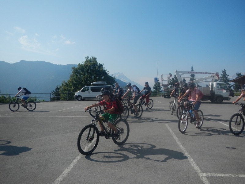 Village Camps International Summer Camp Leysin, Switzerland 2025-08-09 https://www.villagecamps.com/journals_admin/images/683-8-MTB (9).jpg
